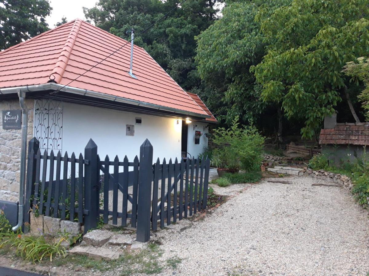 Kismadar Vendeghaz Noszvaj Apartman Kültér fotó